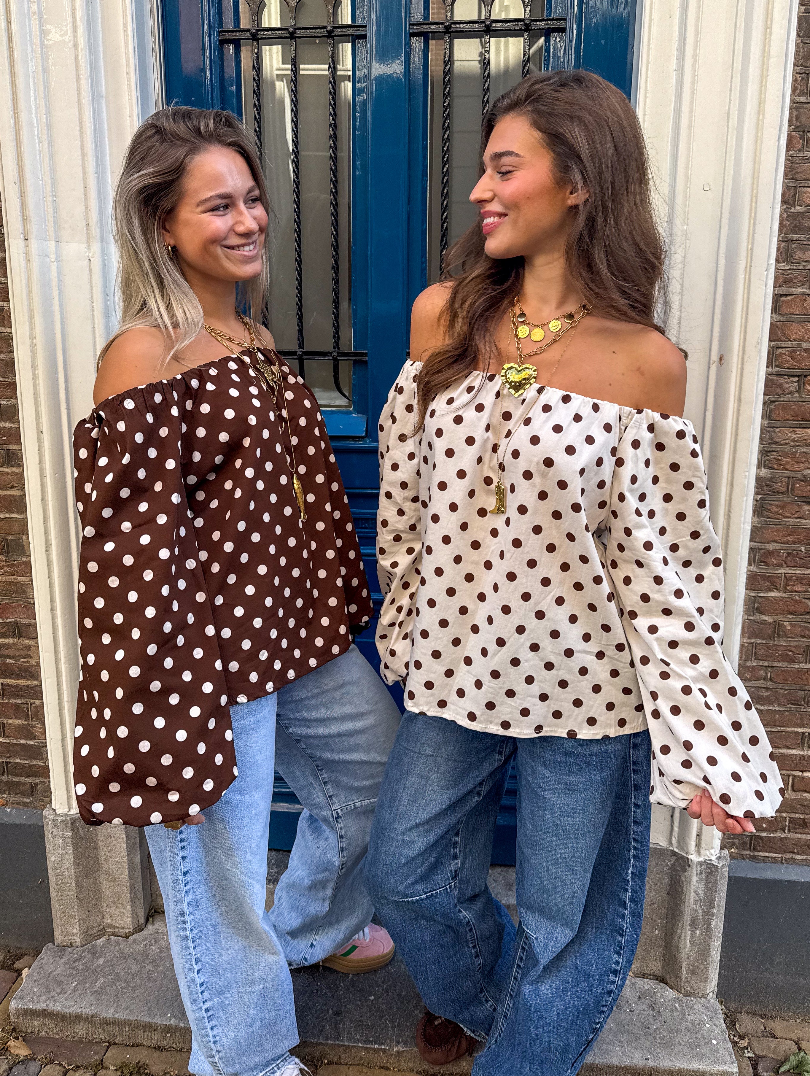 Benthe Off Shoulder Stippen Top Bruin - Image 5