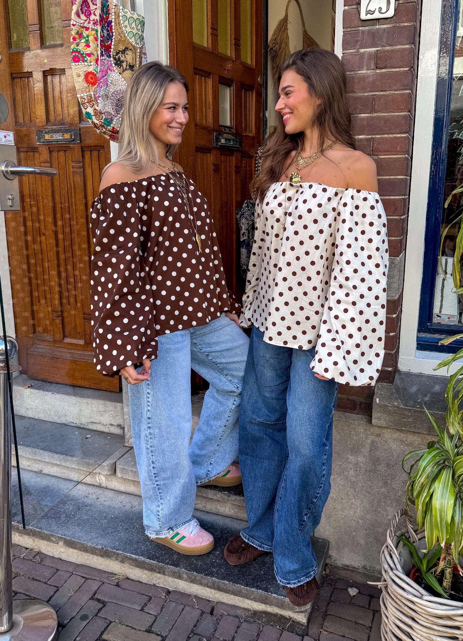 Benthe Off Shoulder Stippen Top Wit - Image 7