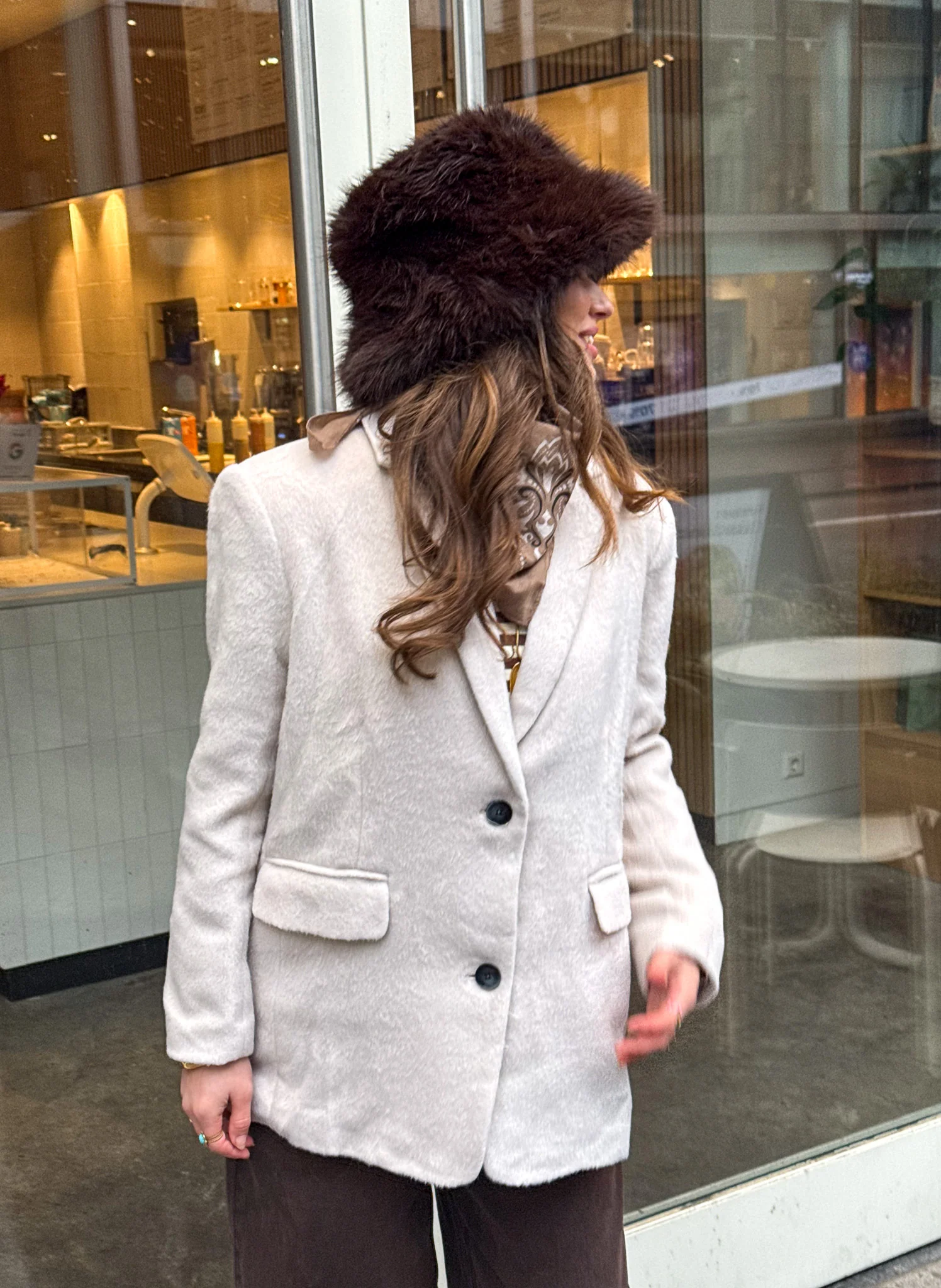 Bucket Hat Fluffy Bruin - Image 4