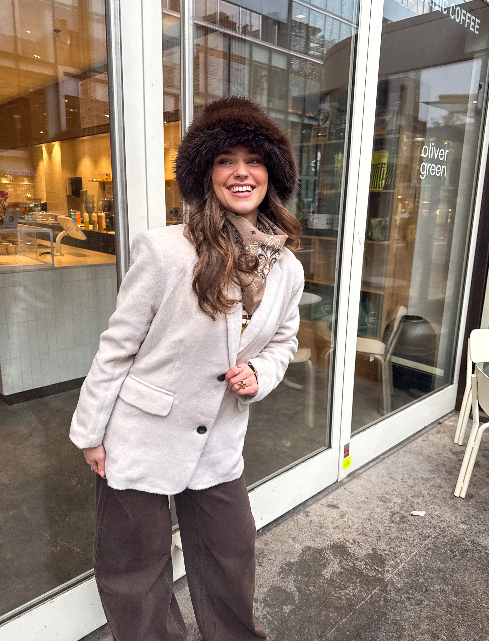 Bucket Hat Fluffy Bruin - Image 6