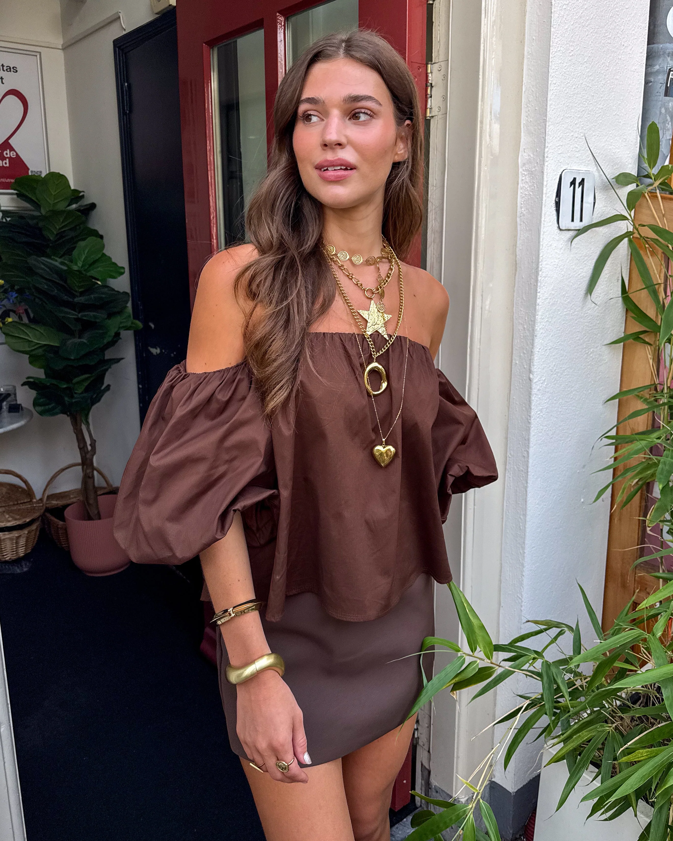 Catwalk Off Shoulder Top Bruin - Image 2
