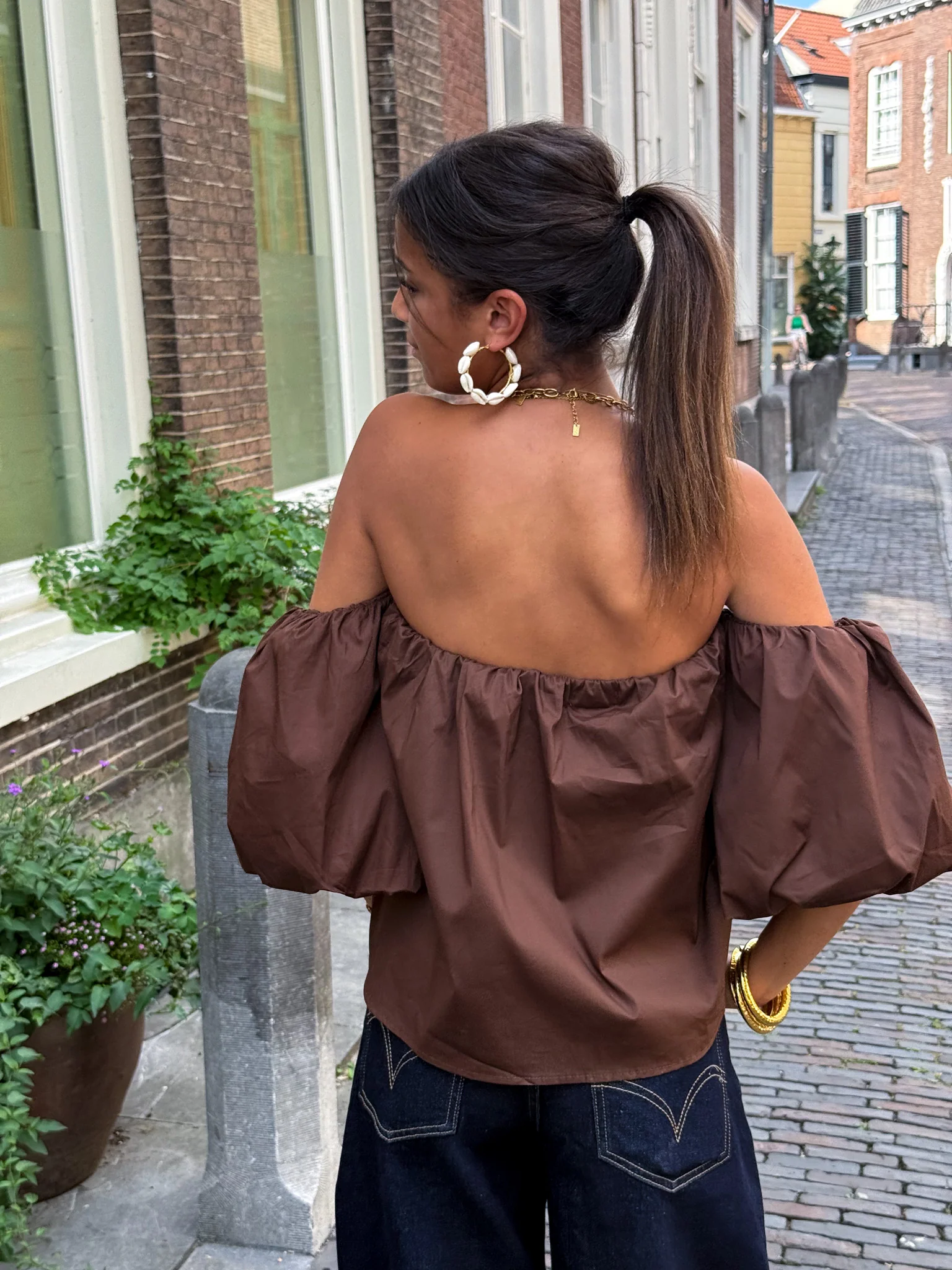 Catwalk Off Shoulder Top Bruin - Image 3